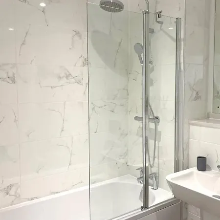 Luxury 2 Bedroom Apartment, Broad Street