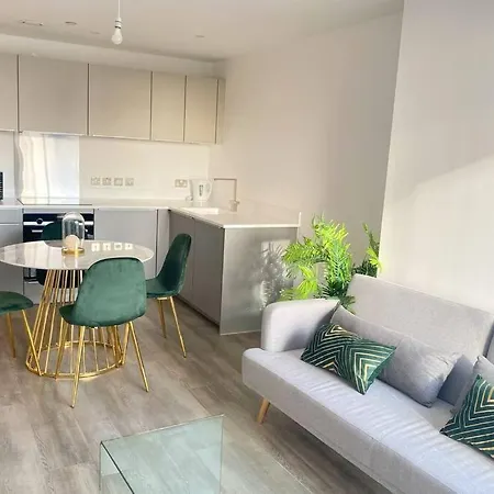 Luxury 2 Bedroom Apartment, Broad Street *