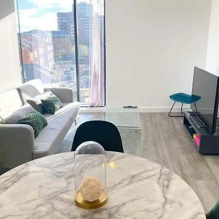 Luxury 2 Bedroom Apartment, Broad Street